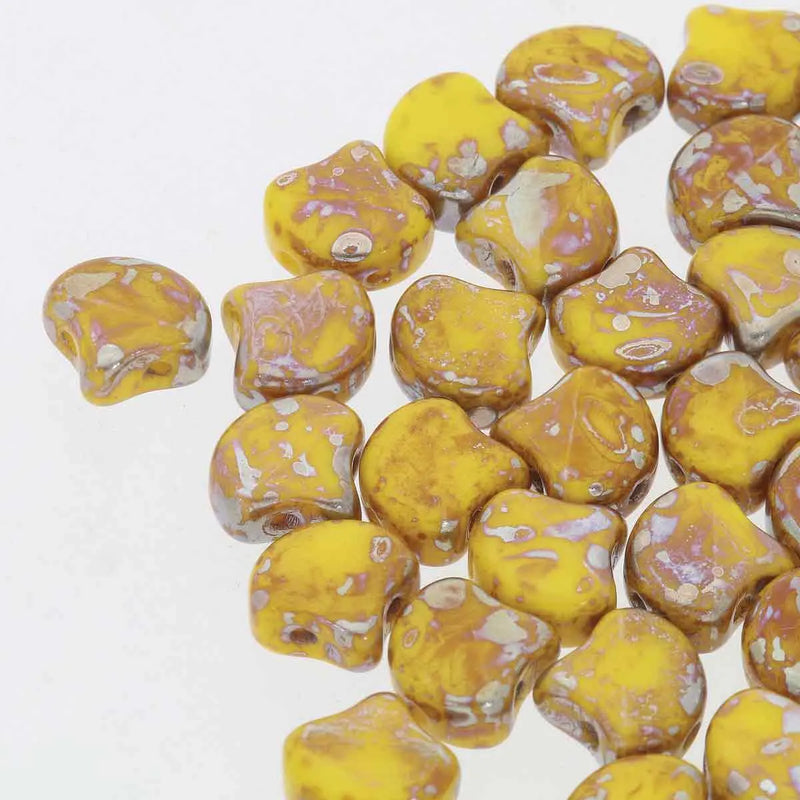 Ginko 2-hole beads in Yellow marble. color.
